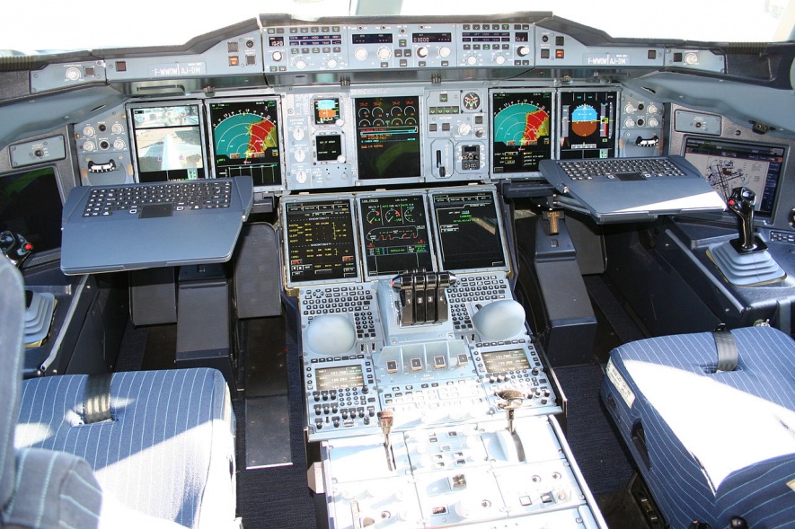 1280px-airbus-a380-cockpit.jpg